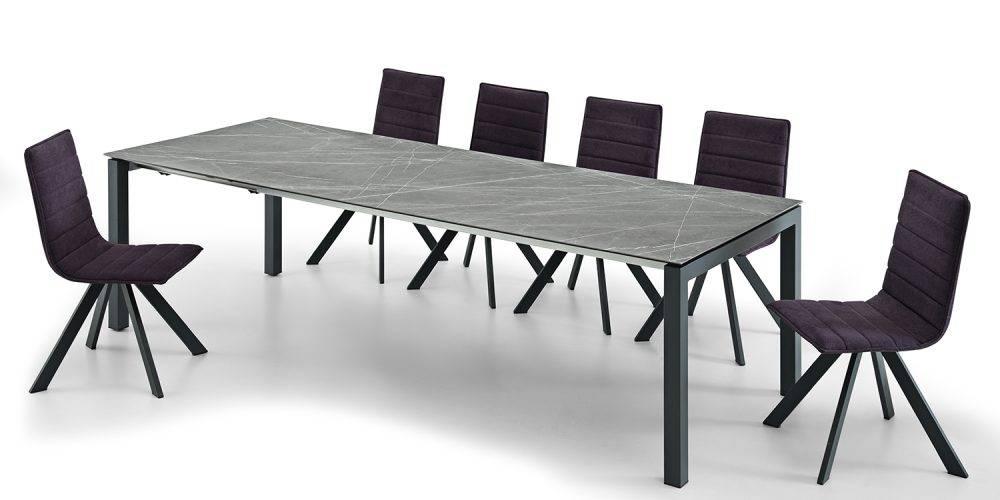 TABLE SALLE À MANGER EN CERAMIQUE SONALI + CHAISES KISS C